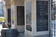 Widok na inne ujęcie Grobu Nieznanego Żołnierza