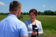 Wicewojewoda udziela wywiadu dziennikarzowi TVP