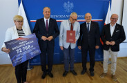 Wspólne zdjęcie Wojewody z samorządowcami.