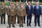 Zaproszenie goście w trakcie defilady.