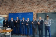 Wspólne zdjęcie z wojewodą Michałem Zielińskim