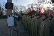 Harcerze przed Pomnikiem Powstania Wielkopolskiego