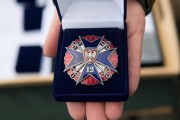 Odznaka pamiątkowa wręczona wyróżniającym się w służbie żołnierzom