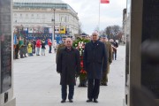 Wojewoda oddaje hołd przy Grobie Nieznanego Żołnierza. 