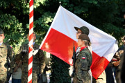 zawieszanie flagi państwowej na maszt