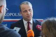 Wojewoda udzielający wywiadu.
