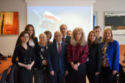 Zdjęcie wspólne wojewody z uczestnikami panelu