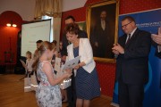 Wicewojewoda składa gratulacje Nadii Jańczak za zajęcie 1 miejsca w konkursie