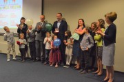 Wicewojewoda z laureatami Medalu Celichowskiego - zdjęcie grupowe