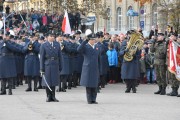 Orkiestra wojskowa na placu.