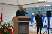 Gość uroczystości przemawia zza mównicy