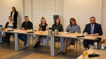 Dyspozytorzy numeru 987 na spotkaniu z Wojewodą.