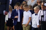 dzieci klas podstawowych podczas uroczystości