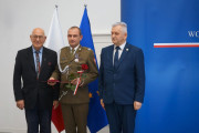 Marian Macutkiewicz z odznaczonymi
