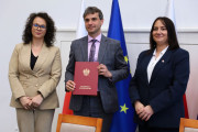 podpisanie umów dot. programu Aktywne Place Zabaw przy instytucjach opieki nad dziećmi do lat 3