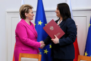 podpisanie umów dot. programu Aktywne Place Zabaw przy instytucjach opieki nad dziećmi do lat 3