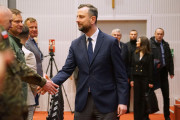 wicepremier wita sie z uczestnikami konferencji