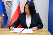 podpisanie umów dot. programu Aktywne Place Zabaw przy instytucjach opieki nad dziećmi do lat 3