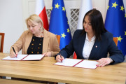 podpisanie umów dot. programu Aktywne Place Zabaw przy instytucjach opieki nad dziećmi do lat 3