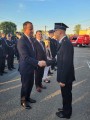 gratulacje wojewody wielkopolskiego michała zielińskiego na ręce komendanta straży pożarnej