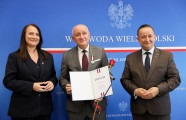 wspólne zdjęcie z starostą ostrowickim