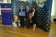 Od lewej - Zastępca Szefa Kancelarii Prezesa Rady Ministrów Zbigniew Hoffmann, wójt gminy Ostrowite Mateusz Wojciechowski, wicewojewoda wielkopolski Aneta Niestrawska