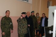 Wojewoda wielkopolski z przedstawicielami wojska