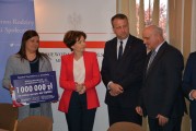 Przekazanie czeku na dofinansowanie dla Szpitala Powiatowego w Jarocinie