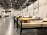 przygotowane łóżka na terenie hali 7a na MTP 2