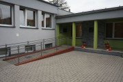 budynek szkoły w Ratyniu 