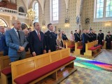 uroczysta msza święta w pobliskim kościele