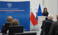 Wojewoda Agata Sobczyk przemawia podczas wręczania medali Pro Patria odznaczonym