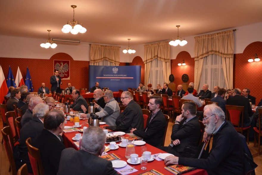 Działacze opozycji antykomunistycznej zgromadzeni w Sali Celichowskiego