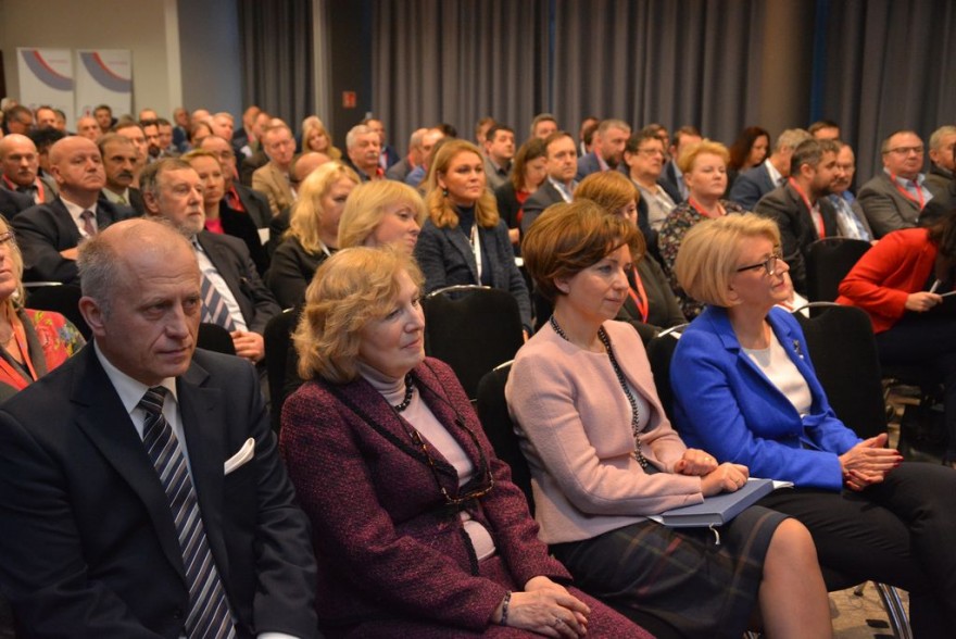 Publiczność zgromadzona na sali podczas seminarium.