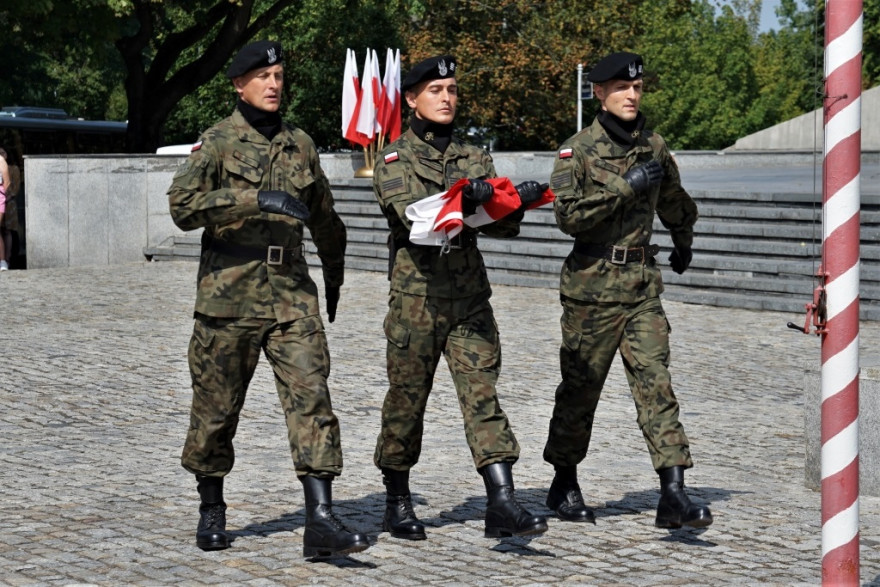 wojskowy poczet flagowy.