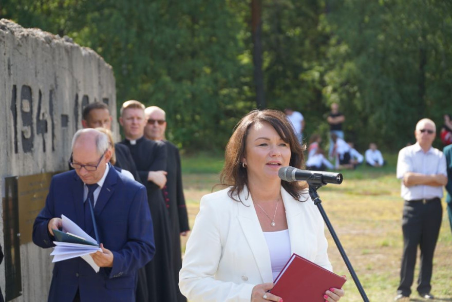 Przemawia wicewojewoda Aneta Niestrawska