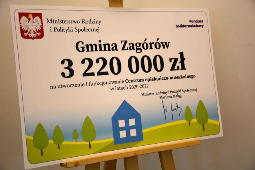 symboliczny czek dla gminy Zagórów