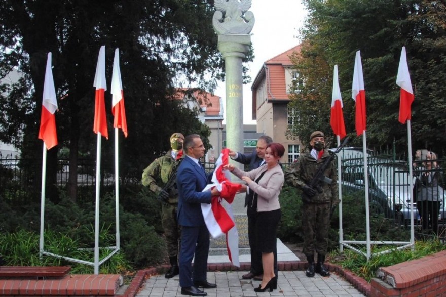 Zawieszanie flagi na mszcie