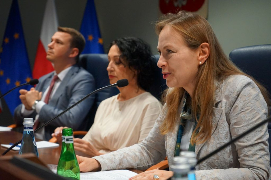 Ministra Pełczyńska-Nałęcz przemawia