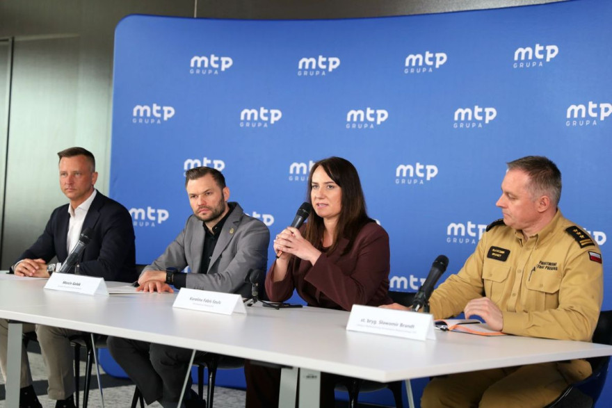 wicewojewoda przemawia podczas briefingu