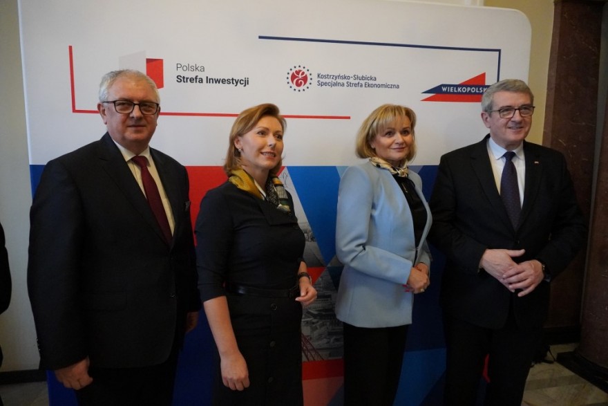 Wspólne zdjęcie z wicewojewodą Beatą Maszewską