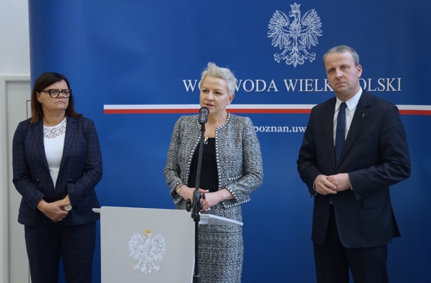 Konferencja prasowa przedsatwiciela Ministerstwa Kimatu, wojewody i starostwa szamotulskiego.