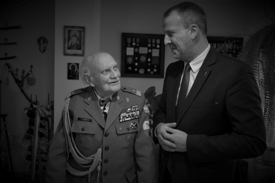 Wspólne zdjęcie generała z wojewodą.