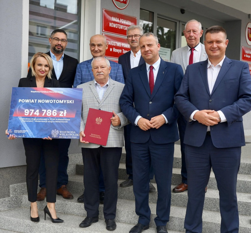 Wspólne zdjęcie Wojewody z władzami Powiatu Nowego Tomyśla.