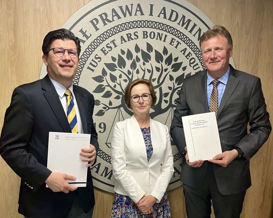 Porozumienie o współpracy, podpisane przez Dyrektora Generalnego WUW Poznań Jacka Wiśniewskiego oraz Dziekana Wydziału Prawa i Administracji UAM Poznań prof. dr hab. Tomasza Nieboraka