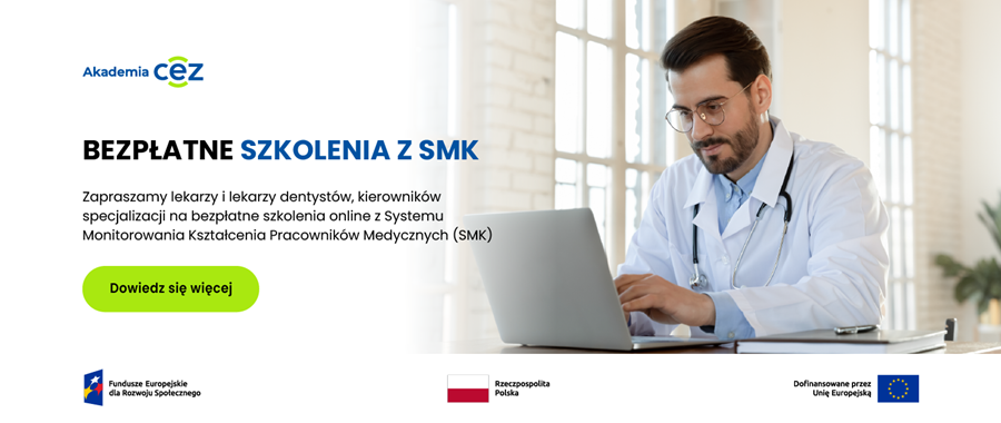 Zaproszenie na szkolenia - mężczyzna siedzący przy komputerze